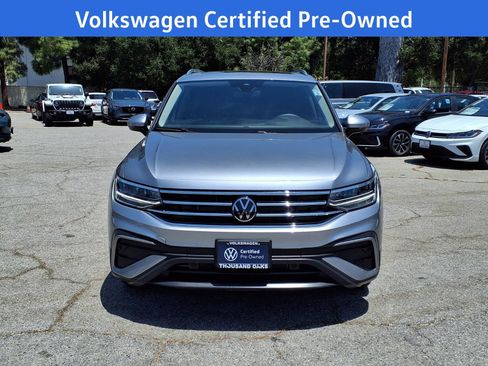 Certified 2024 Volkswagen Tiguan SE w/ Panoramic Sunroof Package FWD image 2