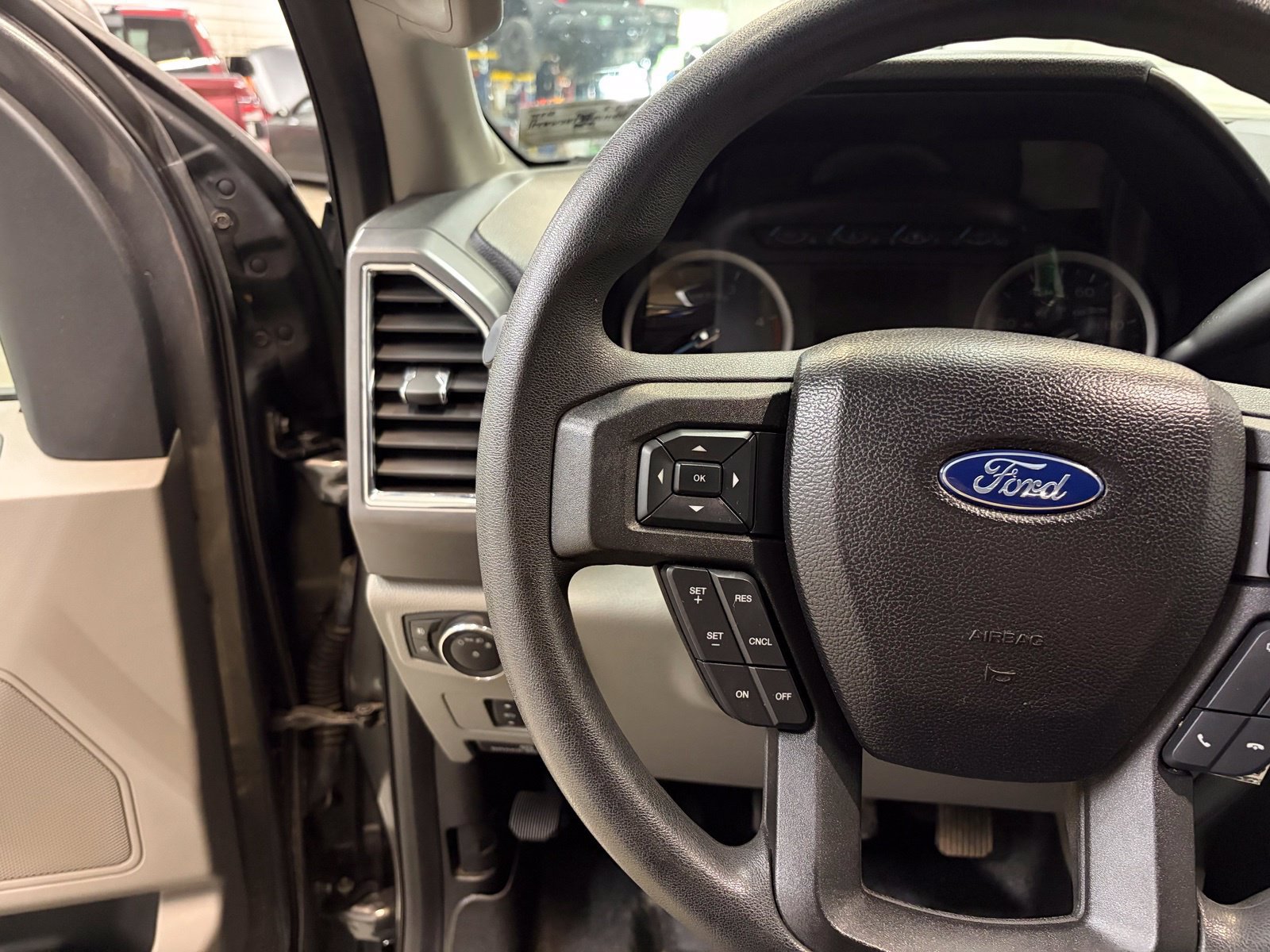 Used 2017 Ford F350 XLT w/ XLT Value Package AWD/4WD image 15