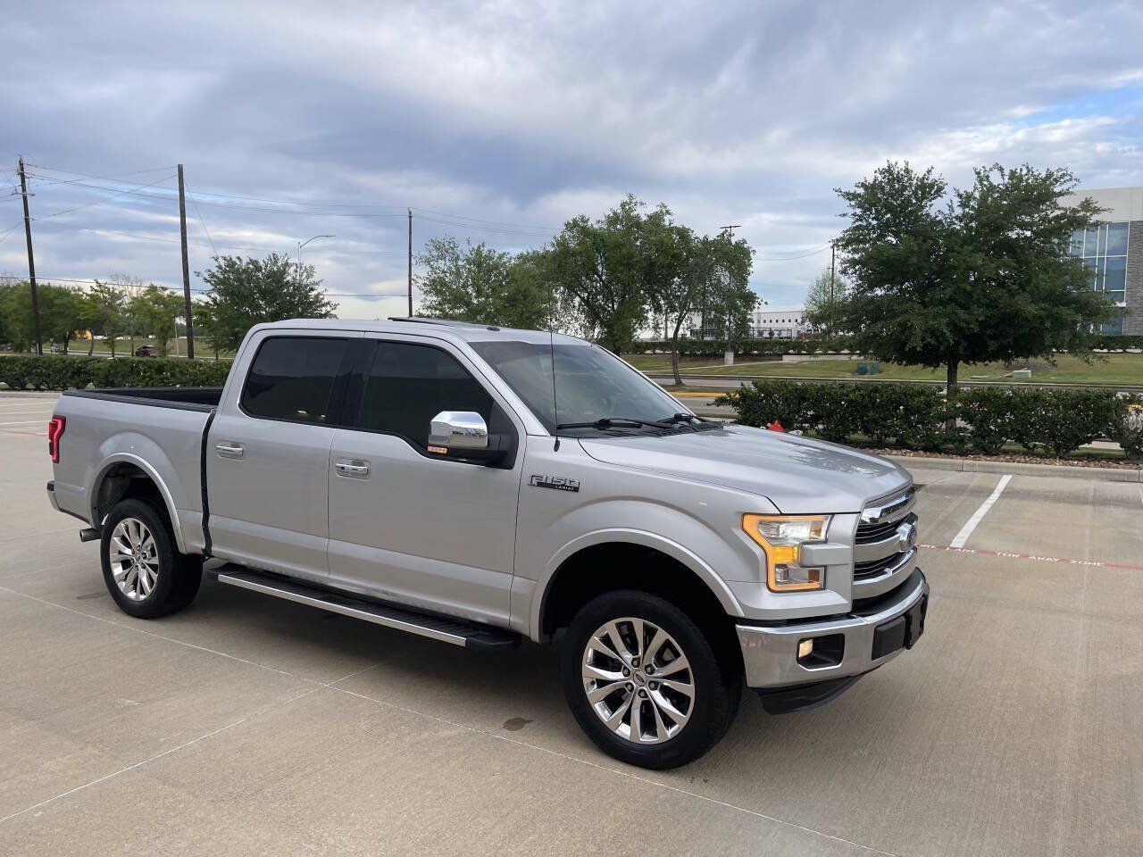 Used 2015 Ford F150 Lariat w/ Equipment Group 502A Luxury RWD image 3