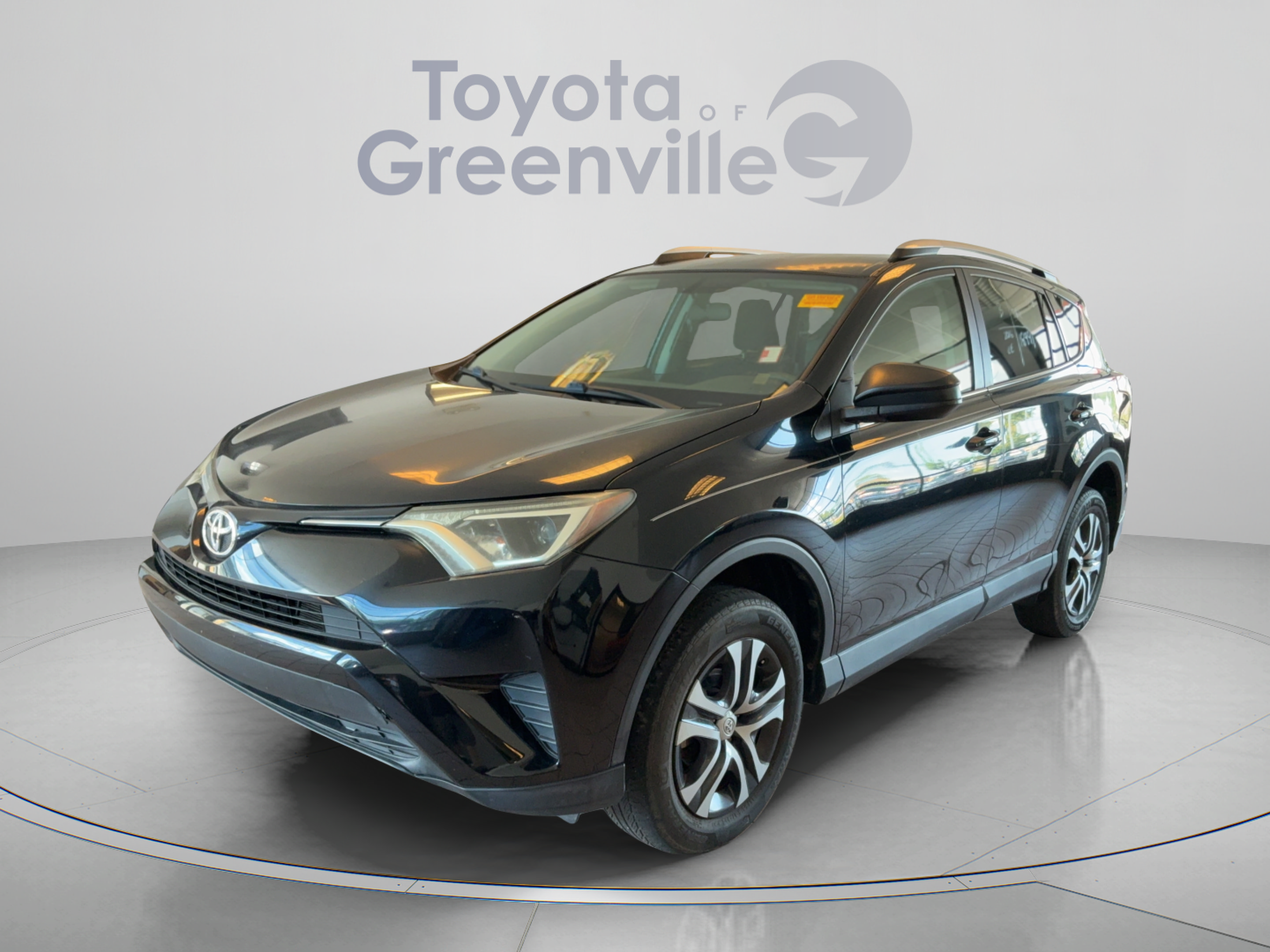 Used 2016 Toyota RAV4 LE FWD image 1