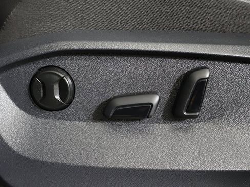 Used 2022 Volkswagen Tiguan SE R-Line image 33