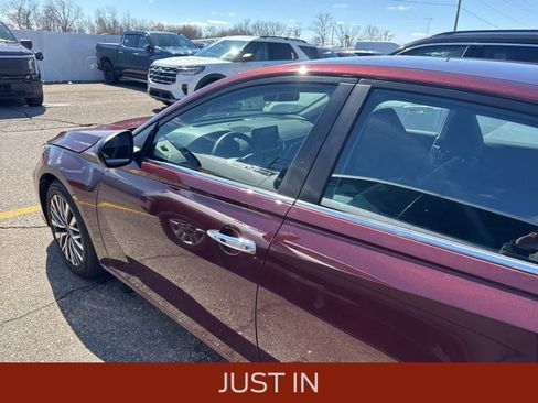 Used 2025 Nissan Altima 2.5 SV image 21