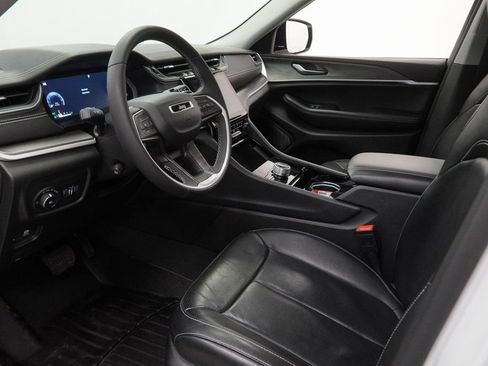 Used 2023 Jeep Grand Cherokee Limited w/ Luxury Tech Group II image 18