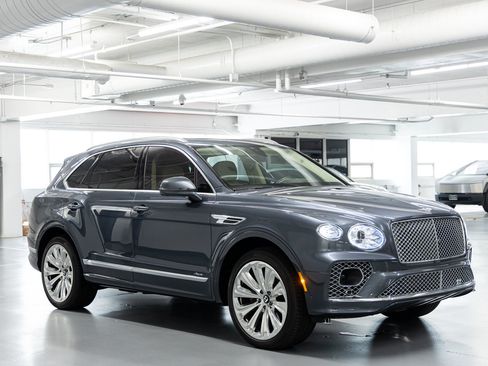 Used 2023 Bentley Bentayga AWD/4WD image 8