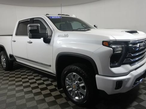 Used 2024 Chevrolet Silverado 3500 High Country w/ Technology Package AWD/4WD image 2