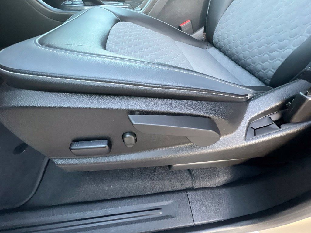 Used 2022 Chevrolet Colorado Z71 RWD image 33