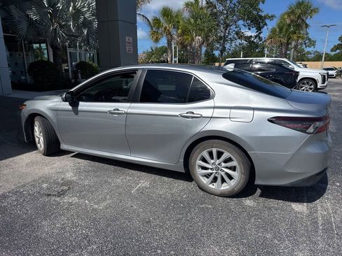 Used 2021 Toyota Camry LE FWD image 4