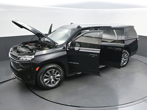 Used 2021 Chevrolet Suburban LT w/ LT Signature Package image 48