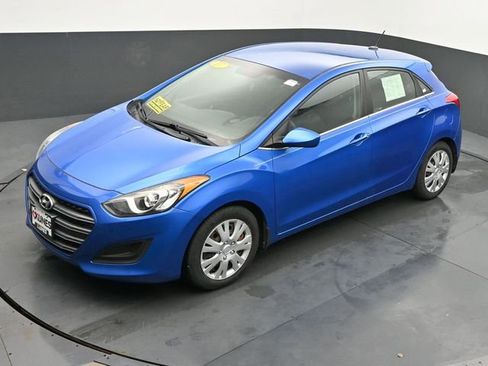 Used 2017 Hyundai Elantra GT image 34