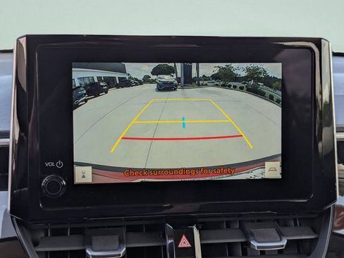 Used 2023 Toyota Corolla Cross XLE w/ Convenience Package FWD image 23