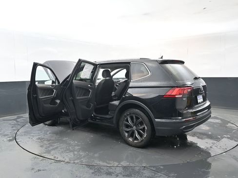 Used 2023 Volkswagen Tiguan SE image 32