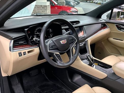 Used 2017 Cadillac XT5 Premium Luxury w/ LPO, Wheel Lock Package FWD image 18