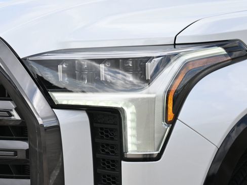 Used 2025 Toyota Tundra Platinum AWD/4WD image 27