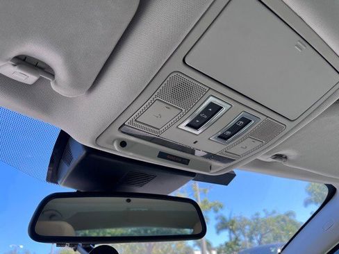 Used 2016 Jaguar XF Prestige image 10