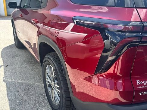 Used 2026 Chevrolet Traverse LT w/ Driver Confidence Package AWD/4WD image 4