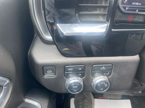 Used 2024 GMC Sierra 1500 SLE AWD/4WD image 16