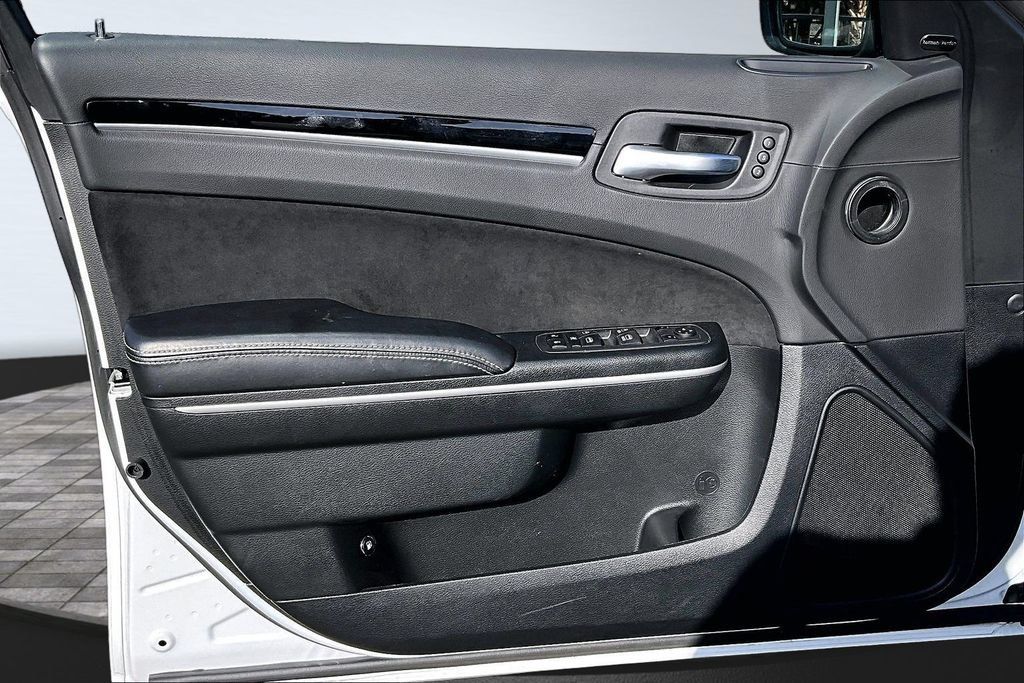 Used 2023 Chrysler 300 C RWD image 13