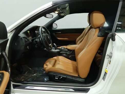 Used 2020 BMW 230i Convertible w/ Premium Package RWD image 23