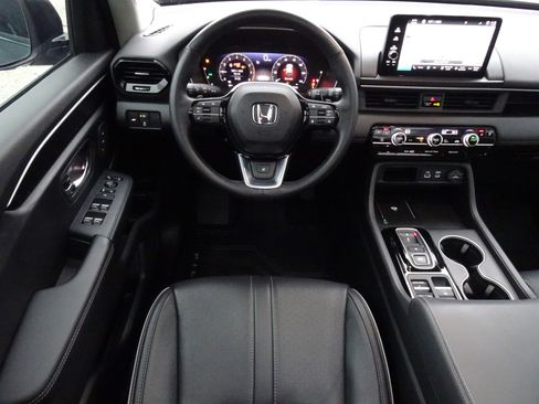 Used 2025 Honda Pilot Elite image 19