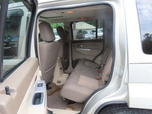 Used 2008 Jeep Liberty Limited w/ Premium Sound Group AWD/4WD image 13