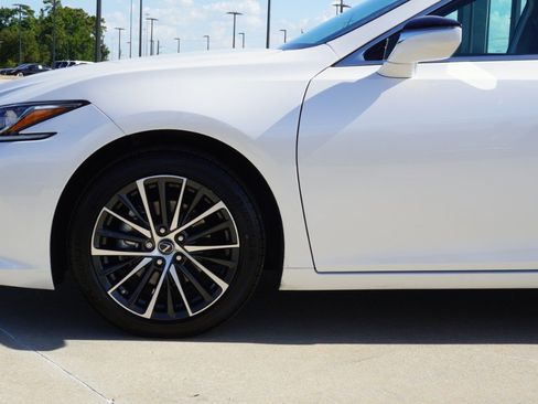 Certified 2024 Lexus ES 350 w/ Premium Package FWD image 10