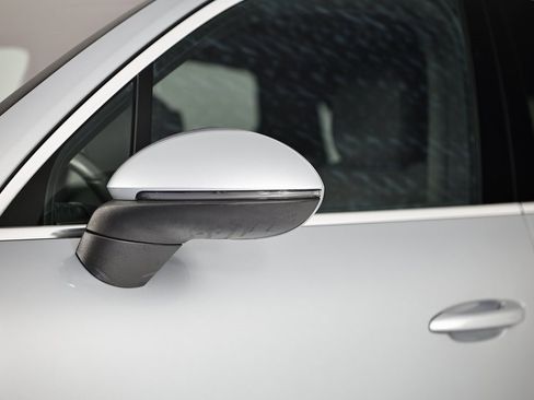 Used 2022 Porsche Cayenne Platinum Edition image 12