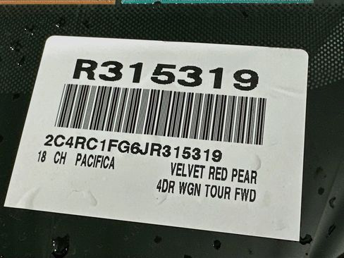 Used 2018 Chrysler Pacifica Touring Plus w/ Tire & Wheel Group FWD image 22