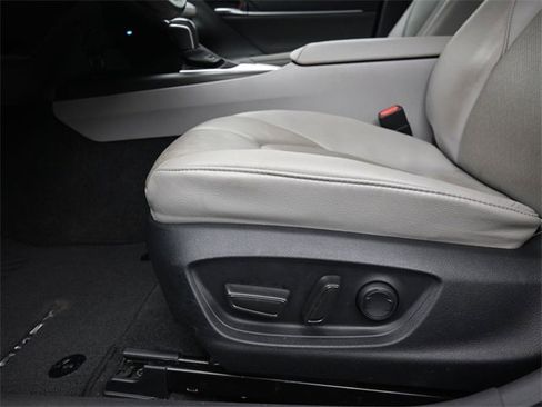 Used 2023 Toyota Camry XLE image 19