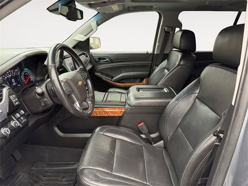 Used 2019 Chevrolet Suburban Premier image 9