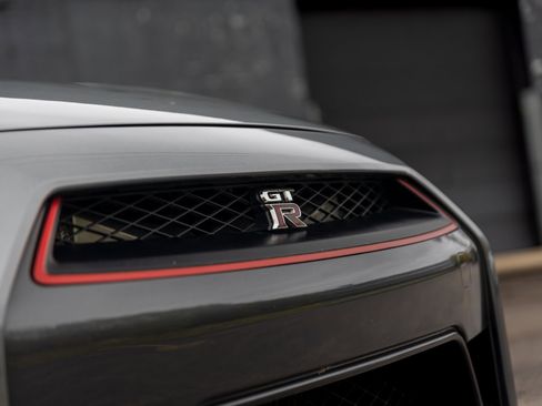 Used 2014 Nissan GT-R Black Edition image 8