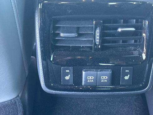 Used 2020 Toyota Avalon Limited image 16