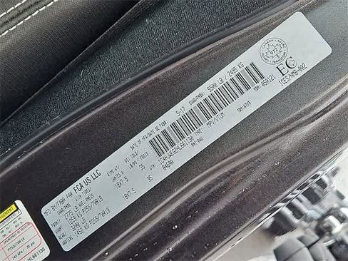 Used 2017 Jeep Wrangler Unlimited Sahara image 35