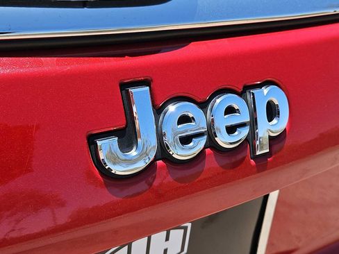 Used 2018 Jeep Compass Limited w/ Navigation Group FWD image 11