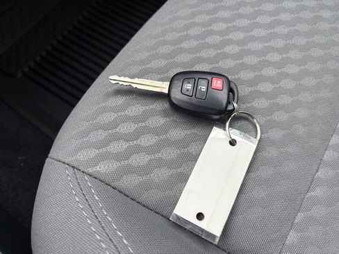 Used 2022 Toyota Tacoma SR w/ SX Package image 33