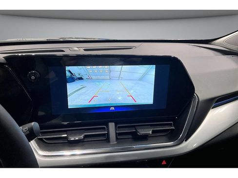 New 2026 Chevrolet Trax LT w/ LT Convenience Package FWD image 31