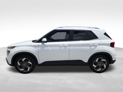 Used 2024 Hyundai Venue SEL FWD image 4