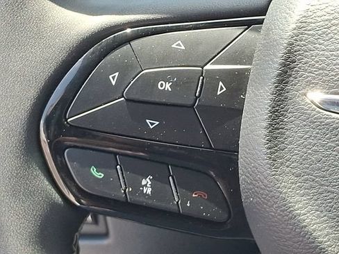 Used 2025 Chrysler Pacifica Limited FWD image 21
