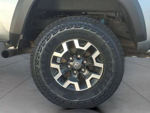 Certified 2022 Toyota Tacoma TRD Off-Road AWD/4WD image 27