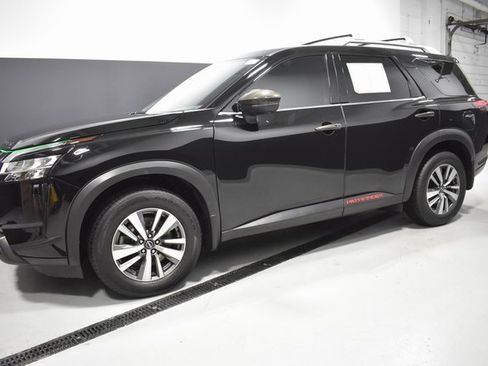 Used 2022 Nissan Pathfinder SL w/ Lighting Package (N92) image 2