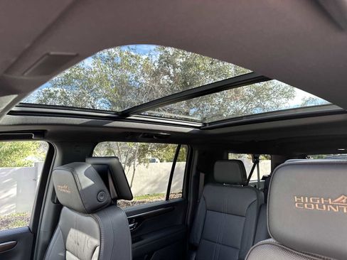 New 2026 Chevrolet Suburban High Country image 17