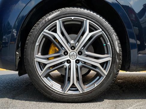 Used 2023 Maserati Levante GT AWD/4WD image 16