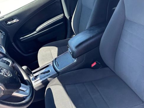 Used 2013 Dodge Charger SE RWD image 16