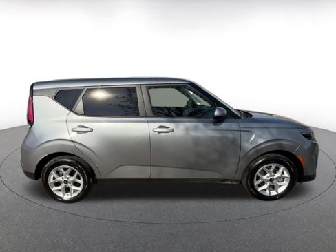 Used 2025 Kia Soul LX w/ LX Technology Package FWD image 16