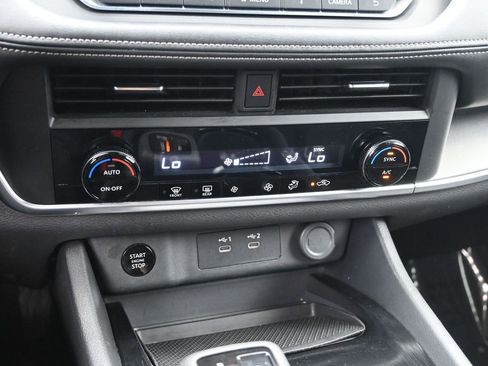 Used 2025 Nissan Rogue SV image 16