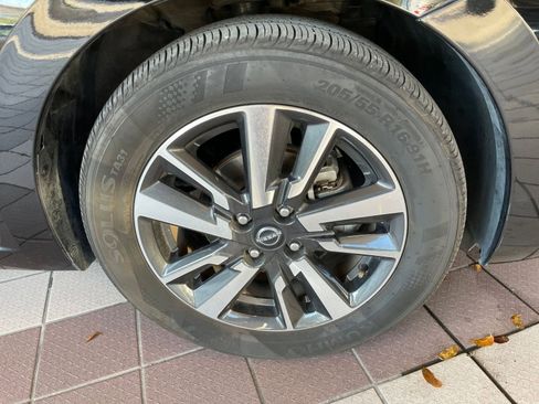 Used 2025 Nissan Versa SV image 28