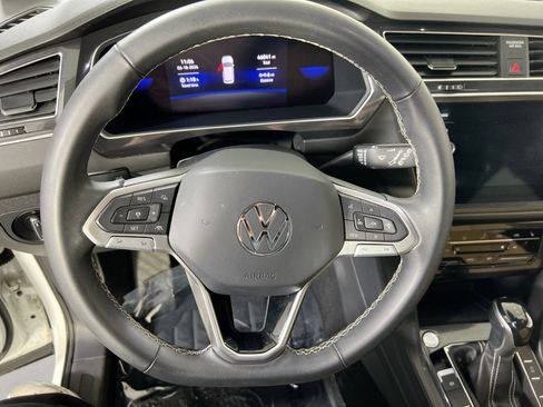 Used 2022 Volkswagen Tiguan SE AWD/4WD image 11