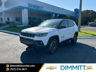 Used 2025 Jeep Compass Trailhawk video 1