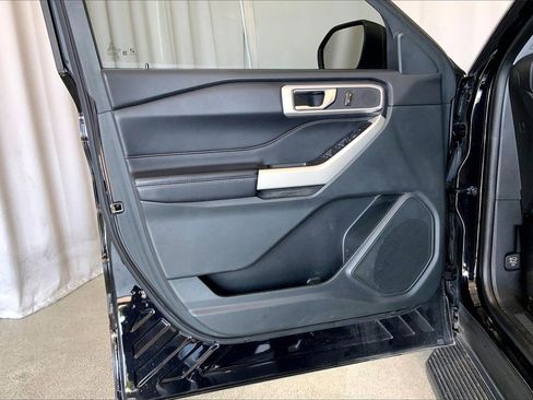 Used 2021 Ford Explorer XLT image 21