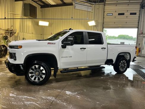 Used 2024 Chevrolet Silverado 2500 Custom w/ Custom Convenience Package AWD/4WD image 1