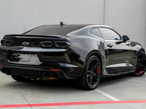 Used 2021 Chevrolet Camaro LT RWD image 3
